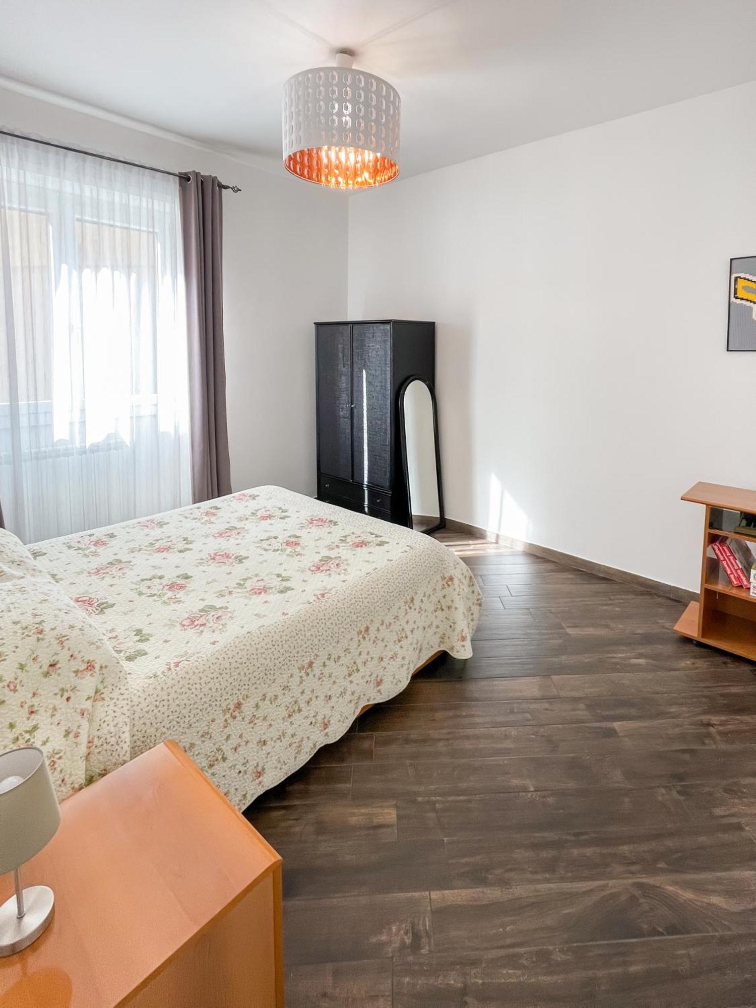 Apartment Roominrome Alexander